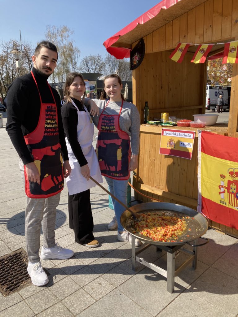 Príprava paelly/Cooking paella