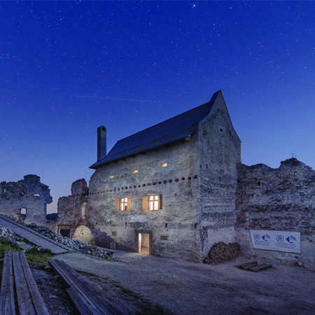 Ilustračný obrázok - Hrad Uhrovec / Illustration image - Castle Uhrovec